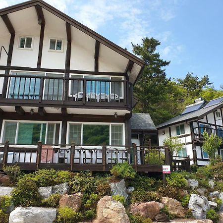 Tongyeong Yehyang Pension Buitenkant foto