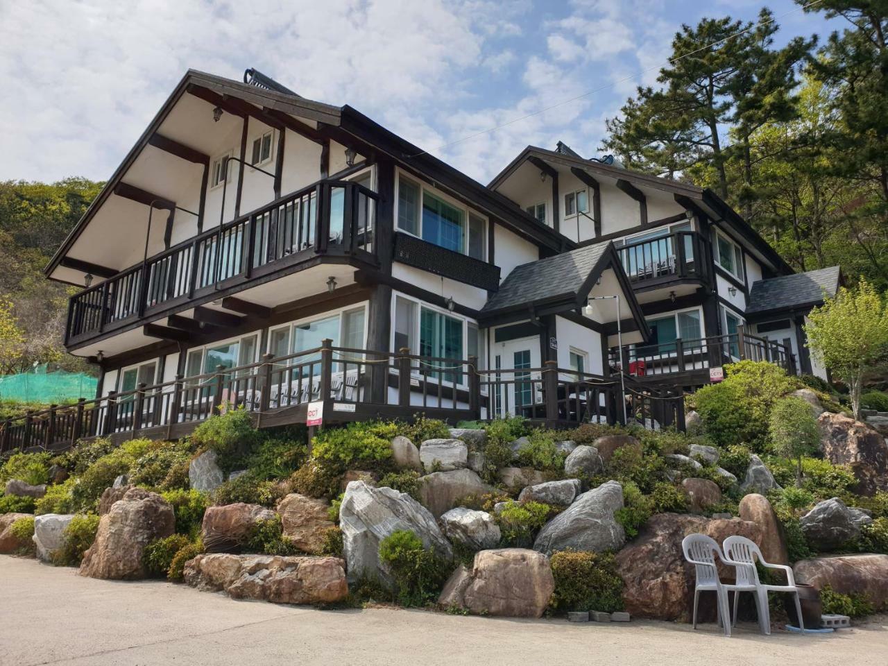 Tongyeong Yehyang Pension Buitenkant foto