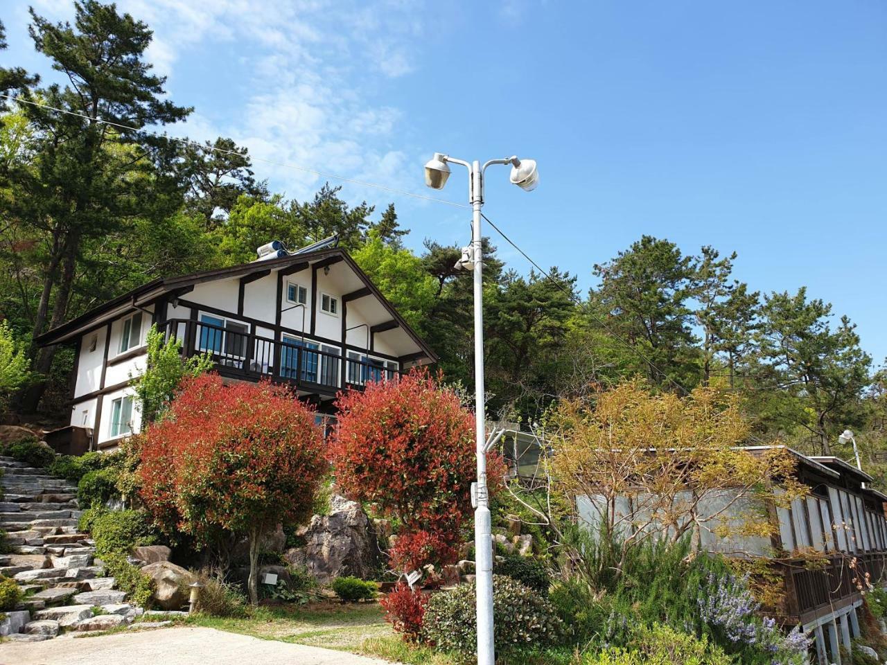 Tongyeong Yehyang Pension Buitenkant foto