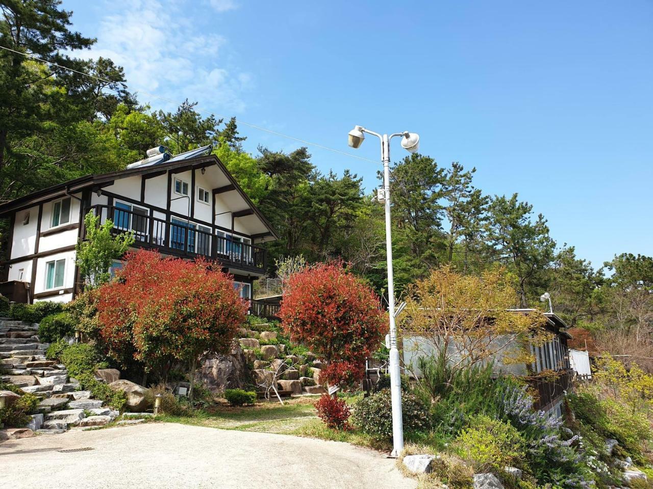 Tongyeong Yehyang Pension Buitenkant foto